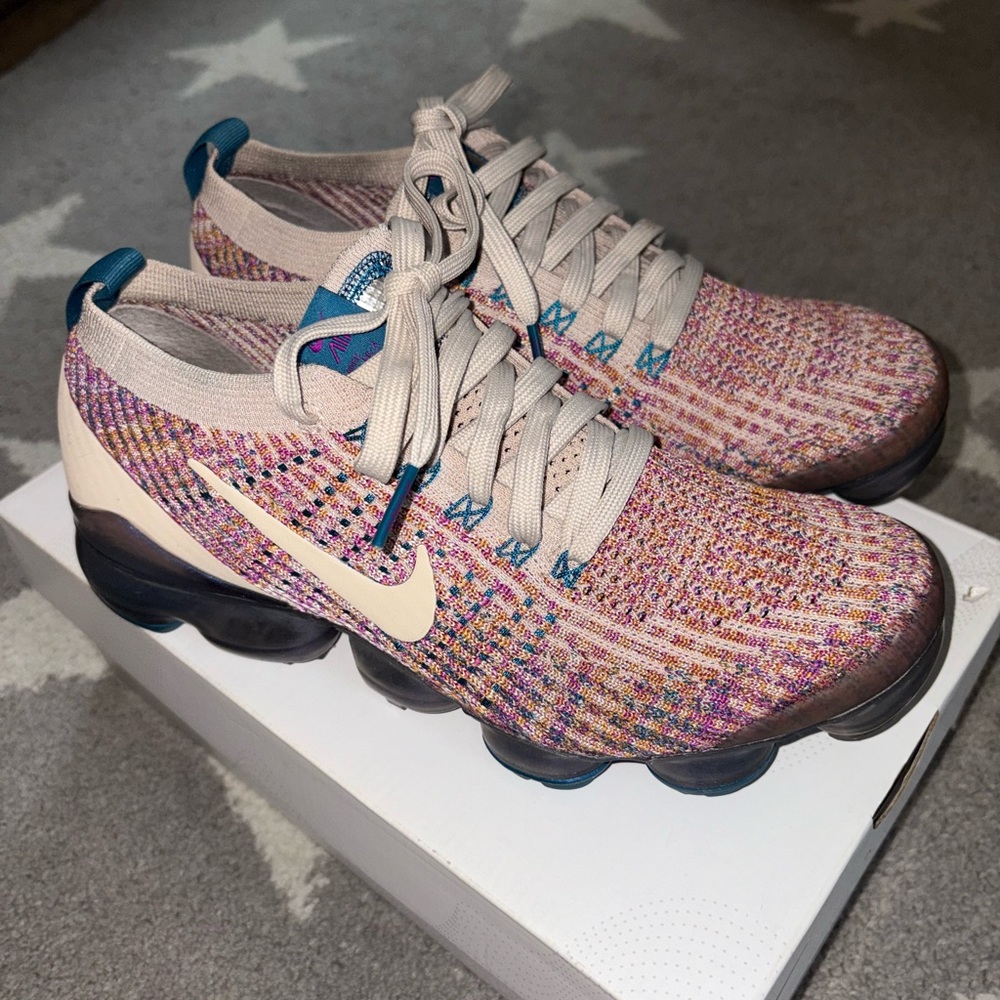 Nike Air VaporMax Flyknit 3 sneakers in the”Multi-Color" colorway. Womens size 8